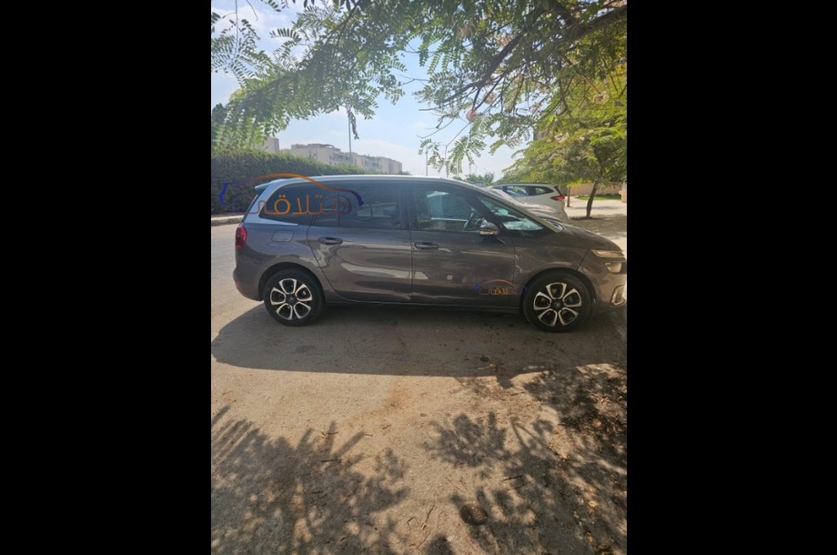 C4 Grand Picasso Citroën رمادي