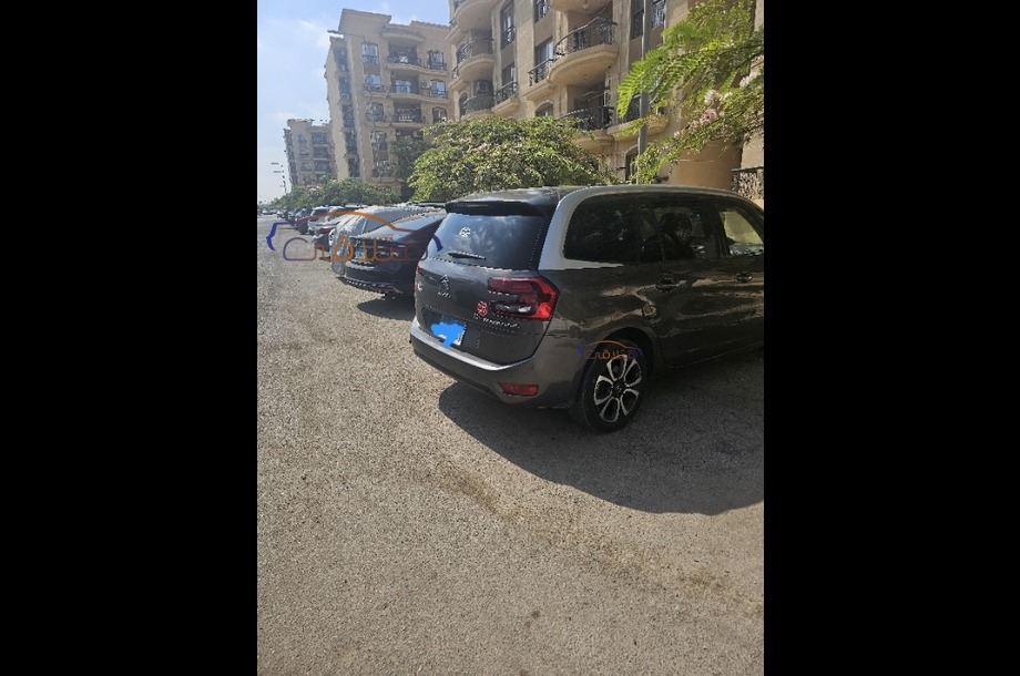 C4 Grand Picasso Citroën رمادي
