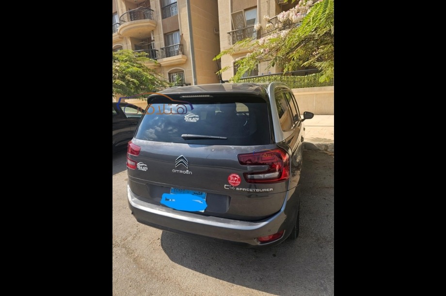 C4 Grand Picasso Citroën رمادي
