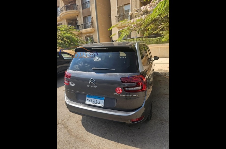 C4 Grand Picasso Citroën رمادي