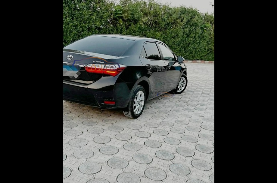 Corolla Toyota أسود