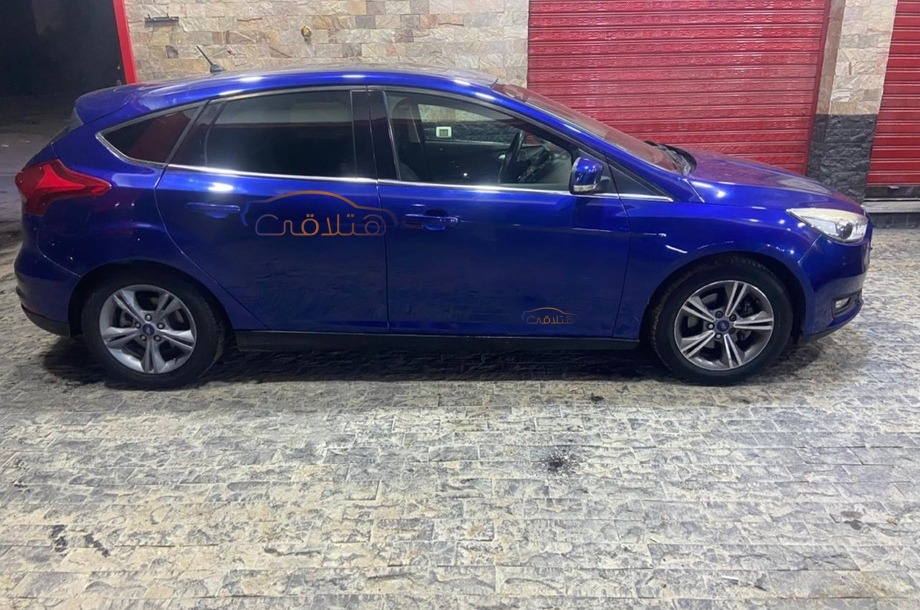 Focus Ford Blue