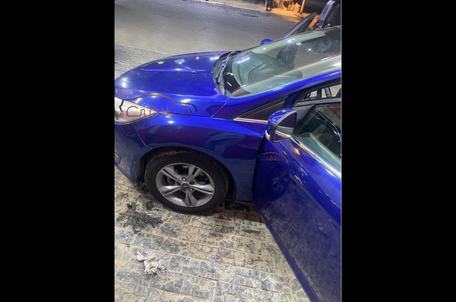 Focus Ford Blue