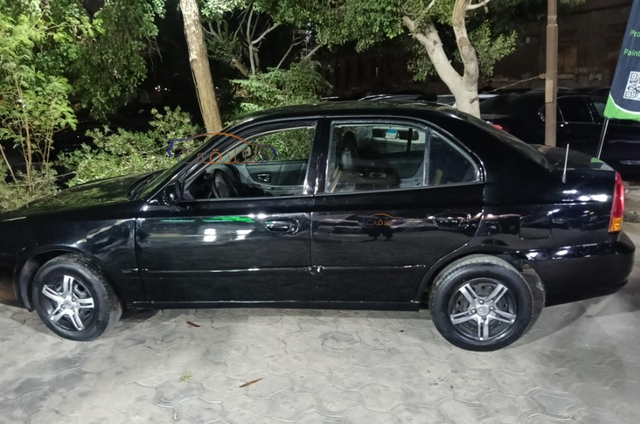 Verna Hyundai أسود
