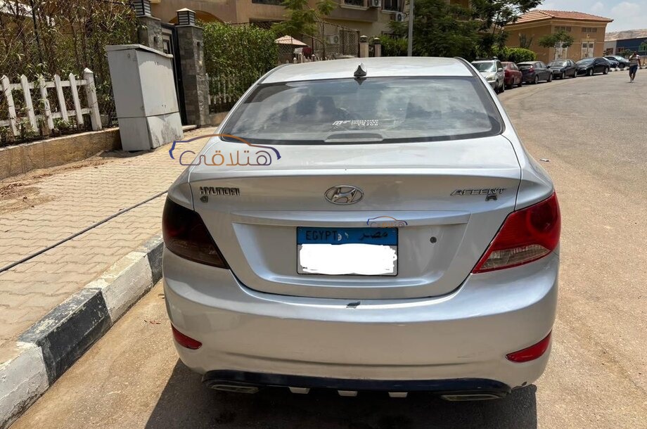 Accent RB Hyundai فضي