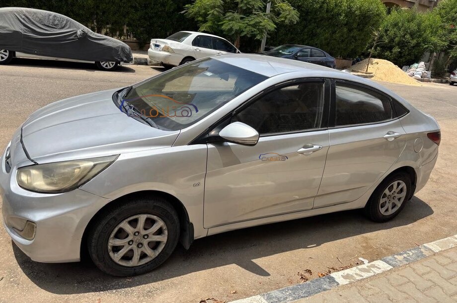 Accent RB Hyundai فضي