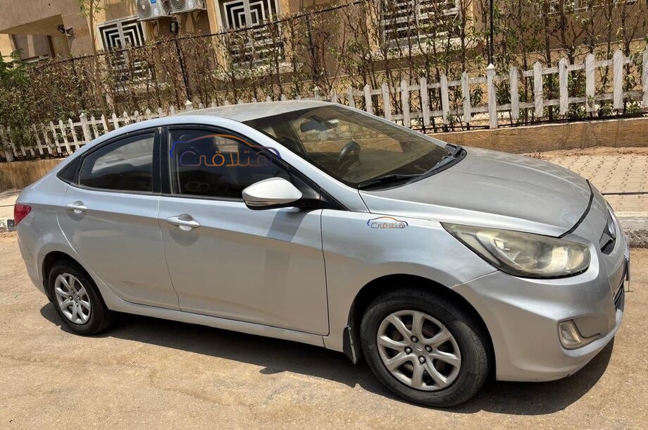 Accent RB Hyundai فضي