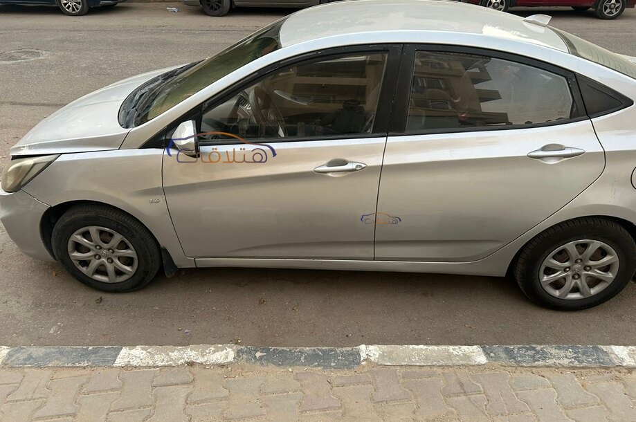 Accent RB Hyundai فضي