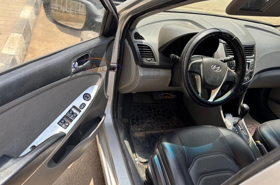 Accent RB Hyundai فضي