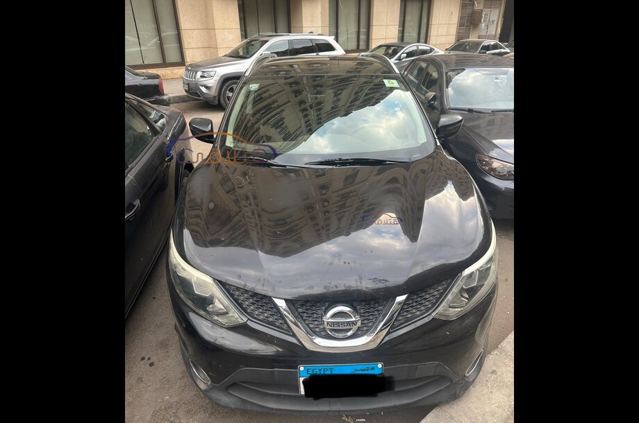 Qashqai Nissan أسود