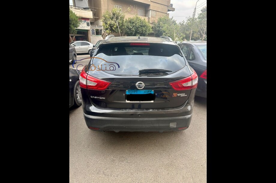 Qashqai Nissan أسود