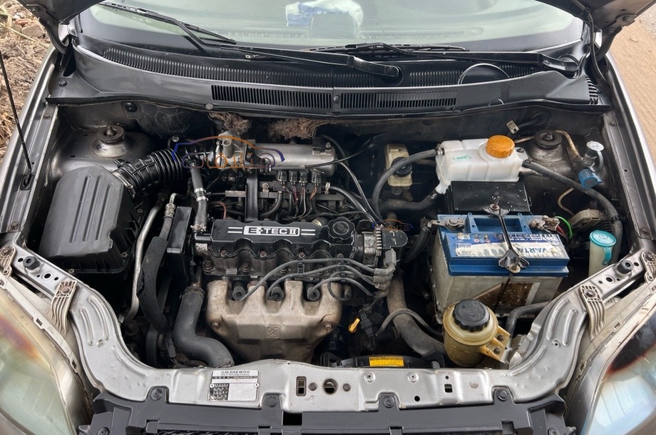 Aveo Chevrolet Dark grey