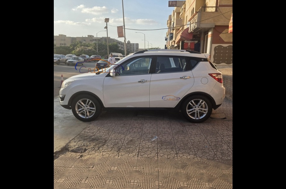 CS 35 Changan أبيض