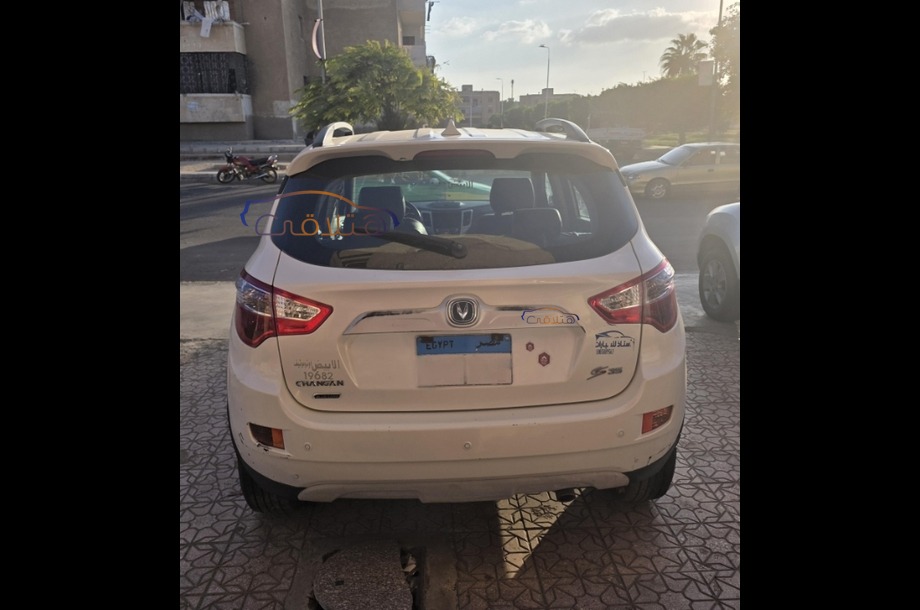 CS 35 Changan أبيض