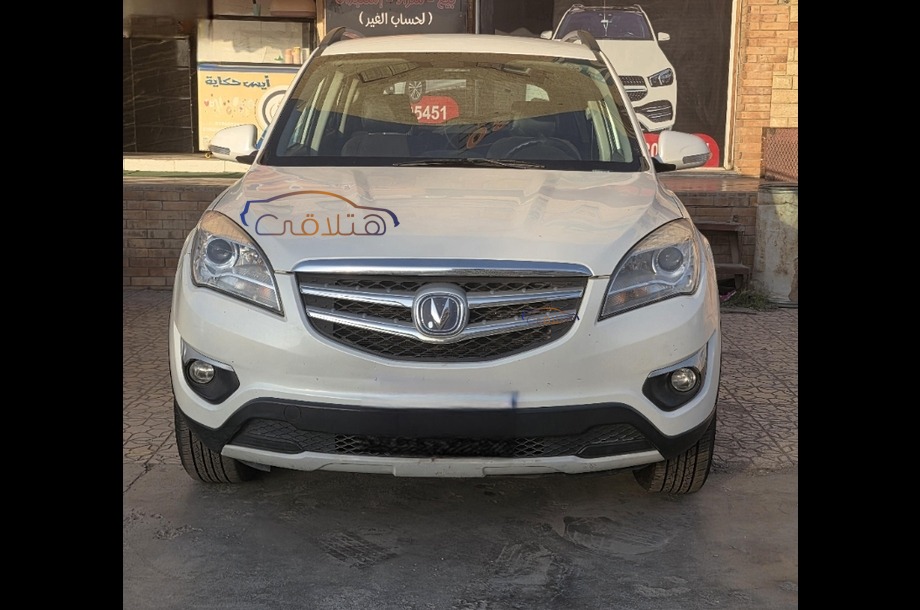 CS 35 Changan أبيض