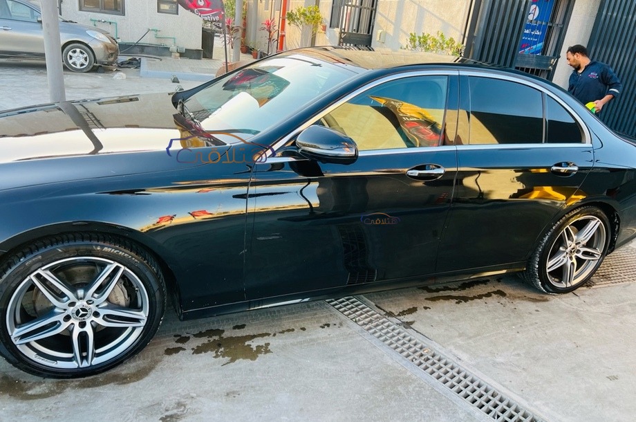 E 200 AMG Mercedes أسود