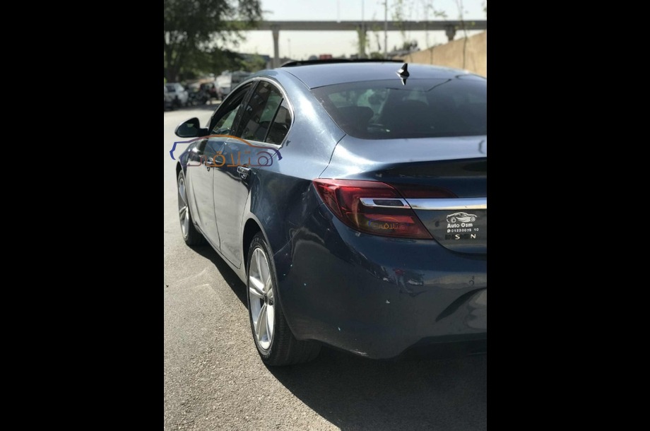 Insignia Opel الأزرق الداكن