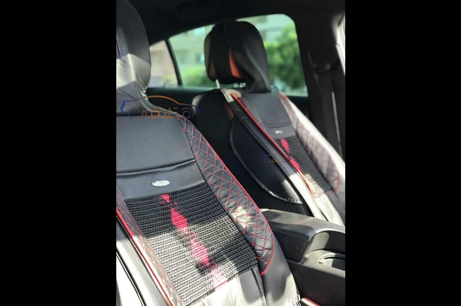 Insignia Opel الأزرق الداكن