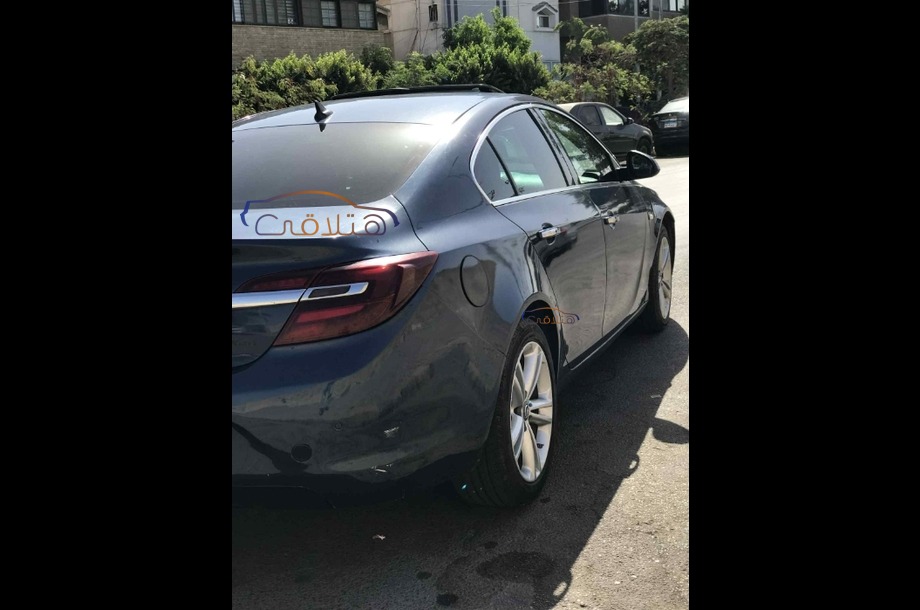 Insignia Opel الأزرق الداكن