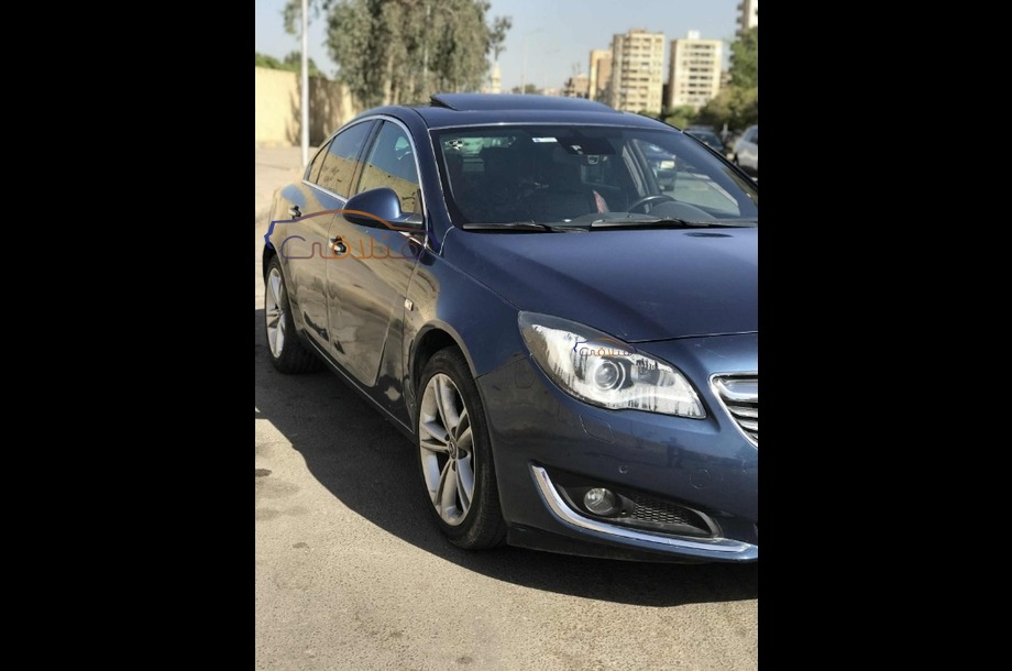 Insignia Opel الأزرق الداكن