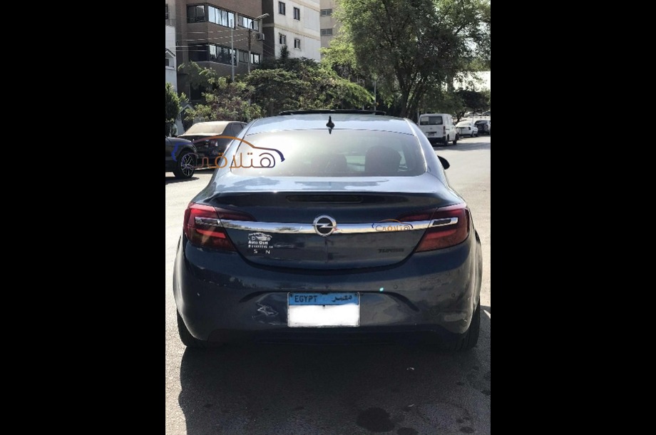 Insignia Opel الأزرق الداكن