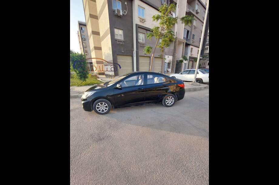 Accent RB Hyundai أسود