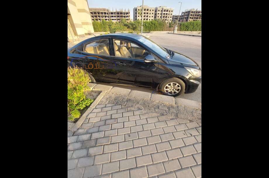 Accent RB Hyundai أسود