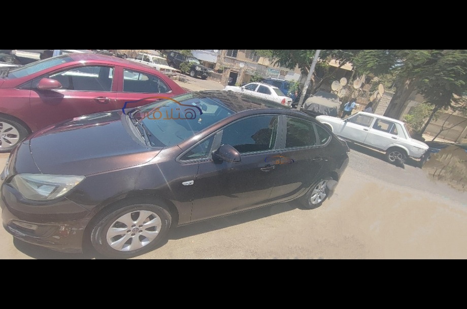 Astra Opel بني