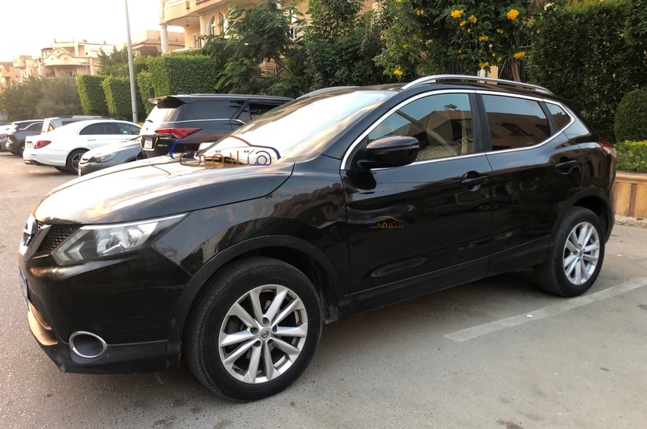 Qashqai Nissan أسود