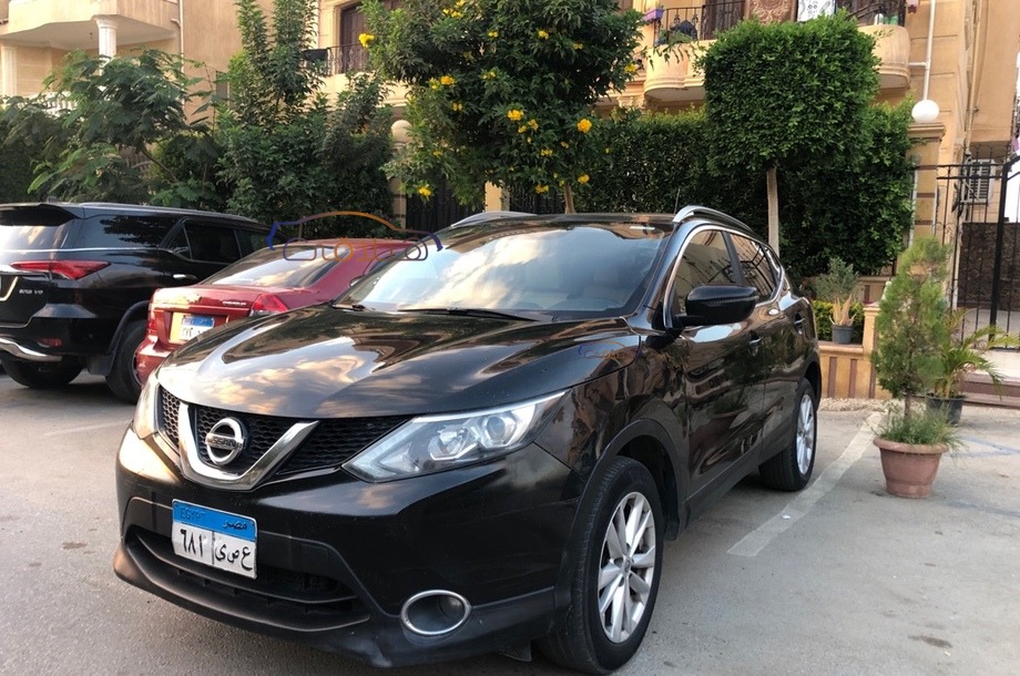 Qashqai Nissan أسود