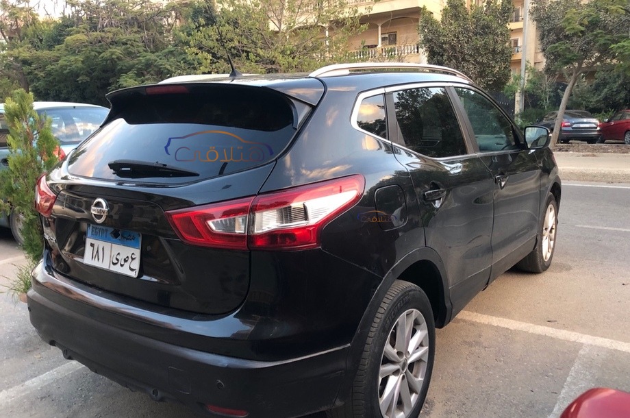 Qashqai Nissan أسود