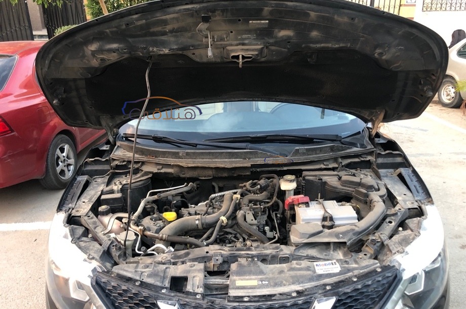 Qashqai Nissan أسود