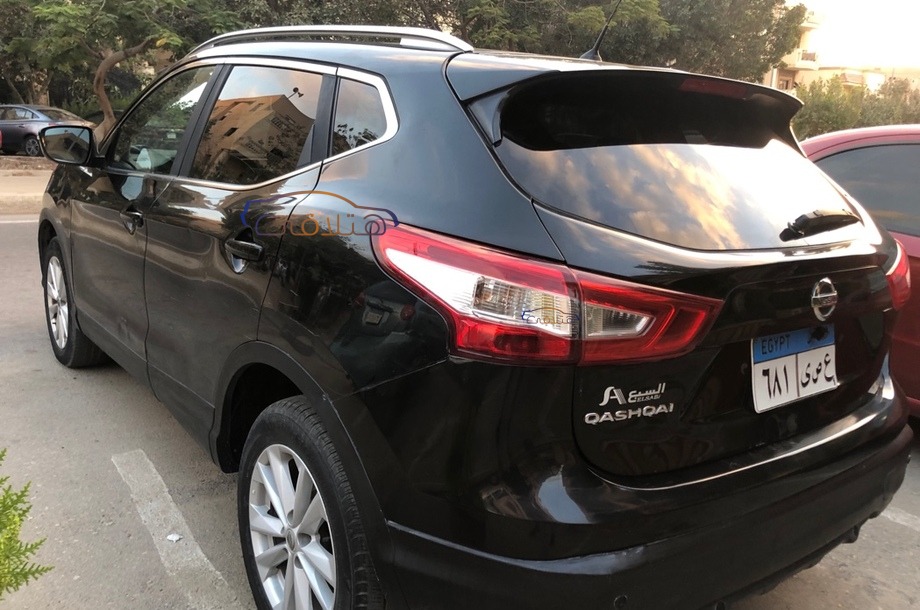 Qashqai Nissan أسود