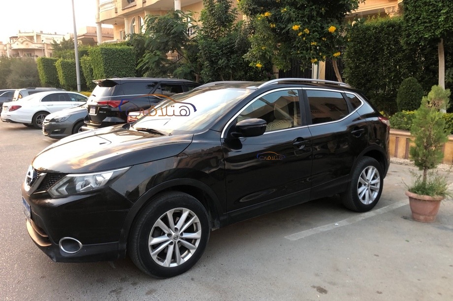 Qashqai Nissan أسود
