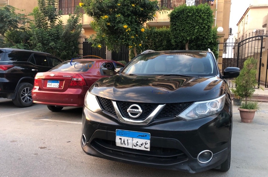 Qashqai Nissan أسود
