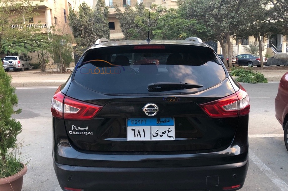 Qashqai Nissan أسود