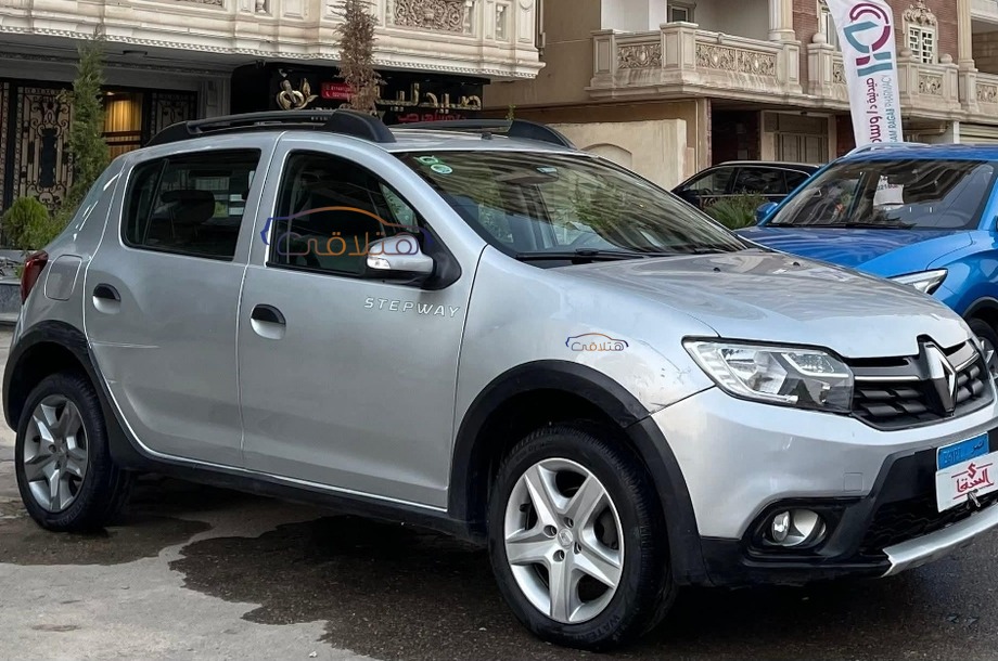Sandero Step Way Renault فضي