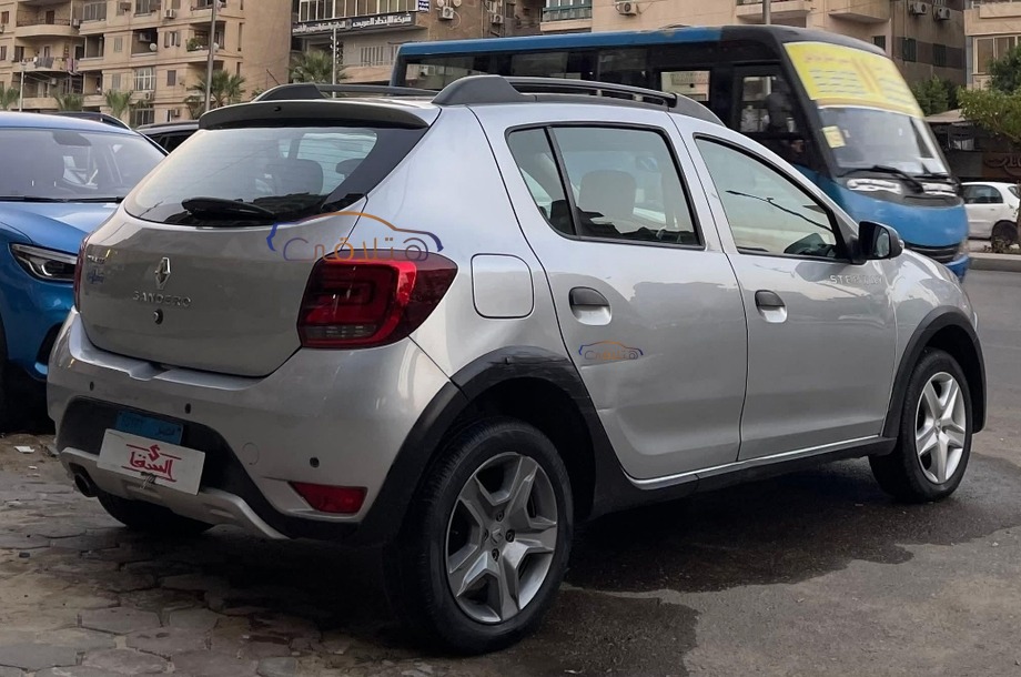 Sandero Step Way Renault فضي