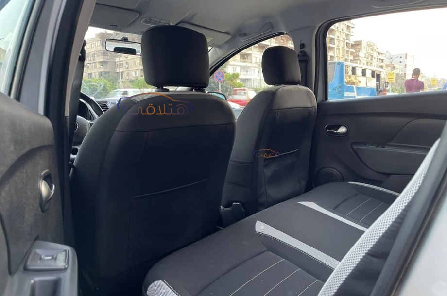 Sandero Step Way Renault فضي