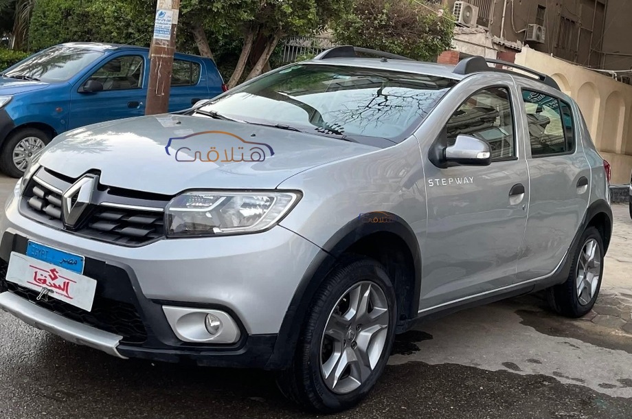 Sandero Step Way Renault فضي