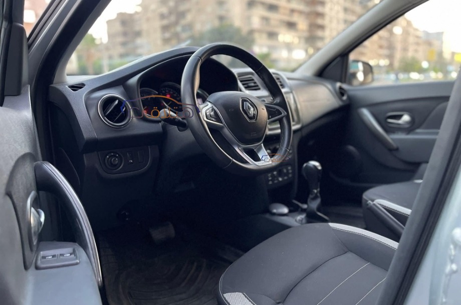 Sandero Step Way Renault فضي