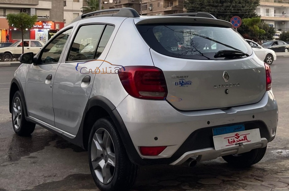 Sandero Step Way Renault فضي