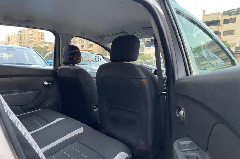 Sandero Step Way Renault فضي