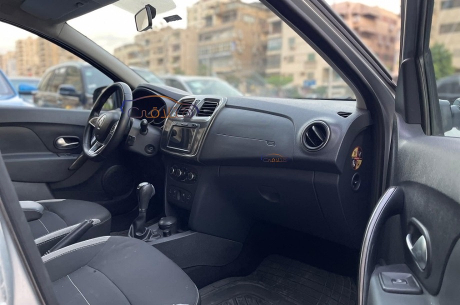 Sandero Step Way Renault فضي