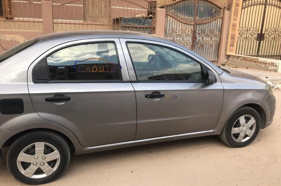 Aveo Chevrolet Dark grey