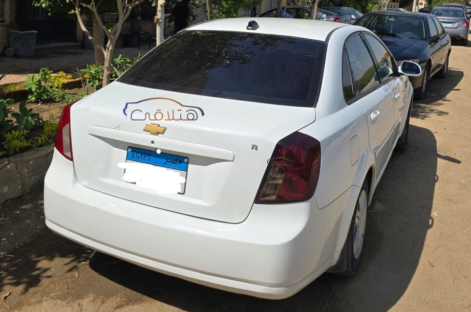 Optra Chevrolet أبيض