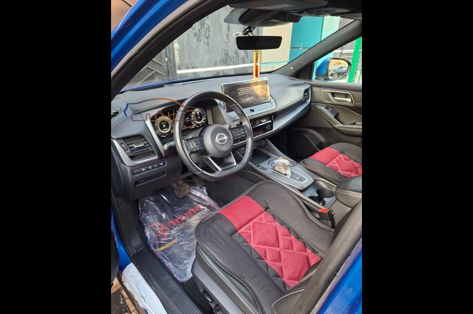 Qashqai Nissan أزرق