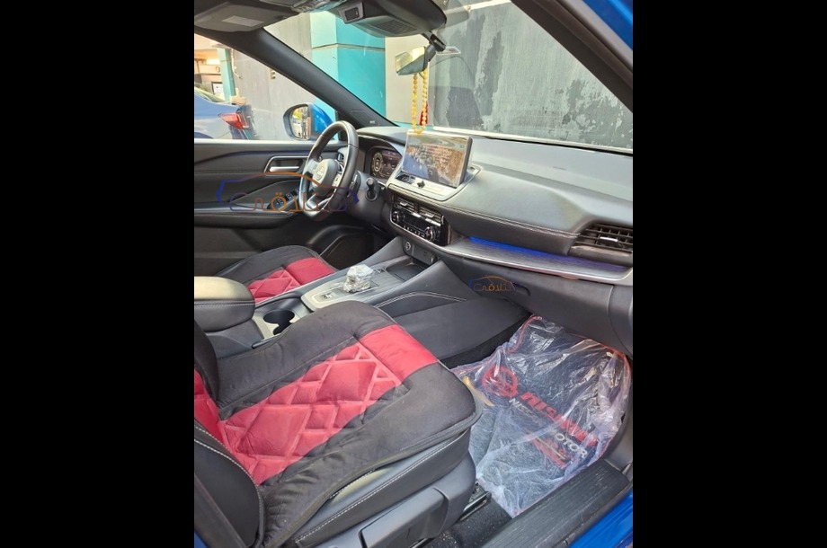 Qashqai Nissan أزرق