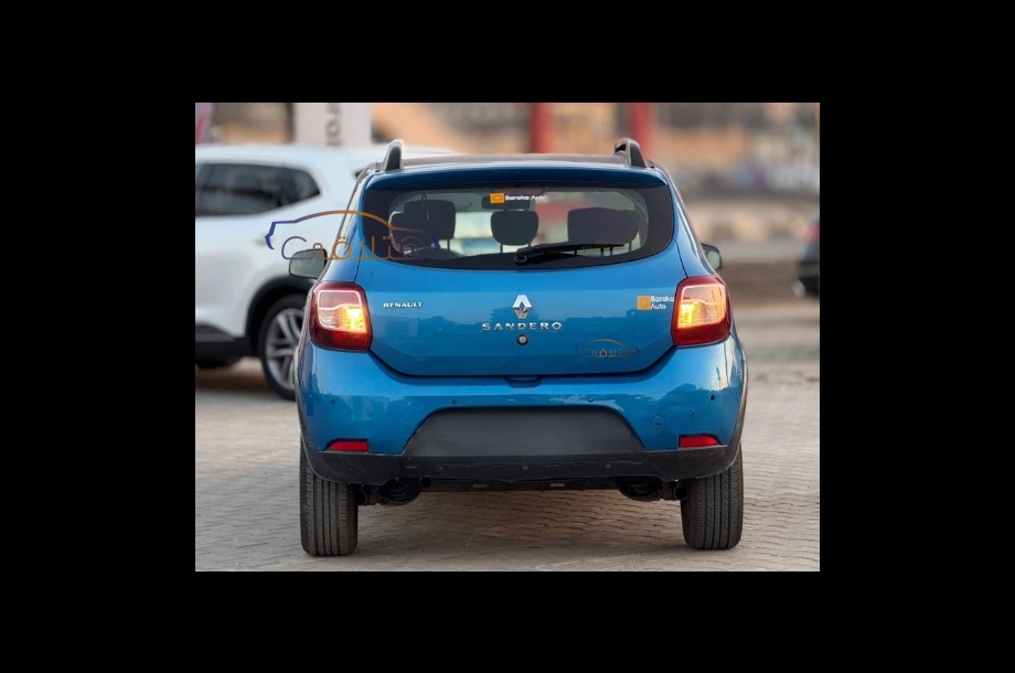 Sandero Step Way Renault الأزرق الداكن
