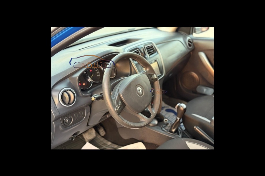 Sandero Step Way Renault الأزرق الداكن